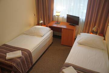 Фото номера Двухместный номер с 2 отдельными кроватями Отель Hotel BOSiR г. Белосток 2
