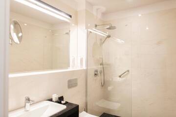 Фото номера Улучшенный одноместный номер Отель Hotel Royal &amp; Spa г. Белосток 8