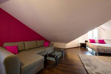 Фото номера Номер с кроватью размера &quot;queen-size&quot; и ванной Хостелы Hostel &amp; Restauracja Santorini г. Белосток 3