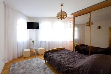 Фото номера Двухместный номер с 1 кроватью и общей ванной комнатой Хостелы Hostel &amp; Restauracja Santorini г. Белосток 2