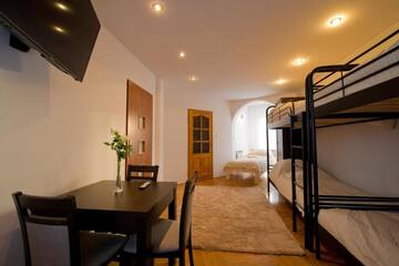 Фото номера Семейный номер с ванной комнатой Хостелы Hostel &amp; Restauracja Santorini г. Белосток 2