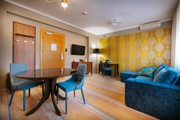 Фото номера Люкс с кроватью размера &quot;queen-size&quot; и диваном-кроватью Отель Best Western Hotel Cristal г. Белосток 4