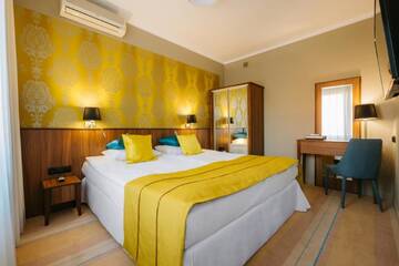 Фото номера Люкс с кроватью размера &quot;queen-size&quot; и диваном-кроватью Отель Best Western Hotel Cristal г. Белосток 5
